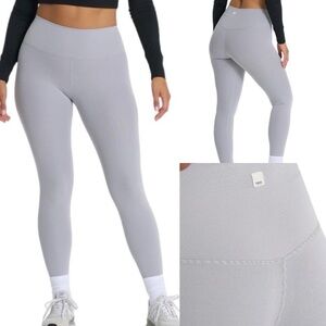 VUORI Women's Rib Studio! Light Grey